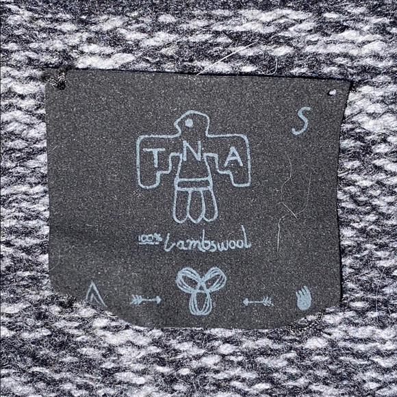 Super cute knit sweater TNA size S - Picture 7 of 7